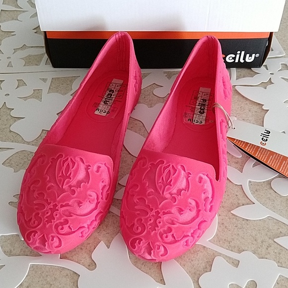 Shoes - NWT/NIB CCILU Red Finley Baroak Flats